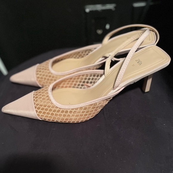 Zara Shoes - Zara kitten heel pumps